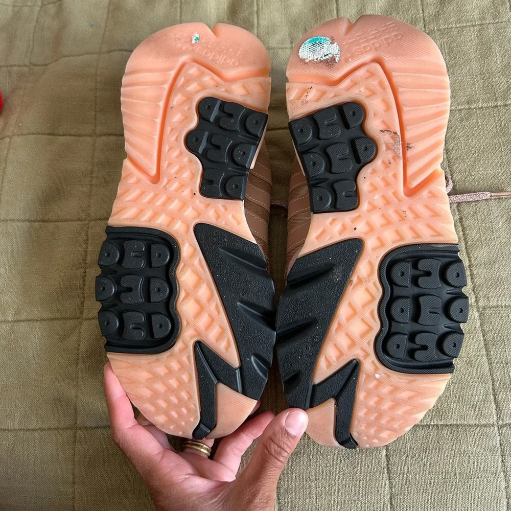 Women’s Adidas Nite Jogger Rose Gold Size 8 - Picture 2 of 6